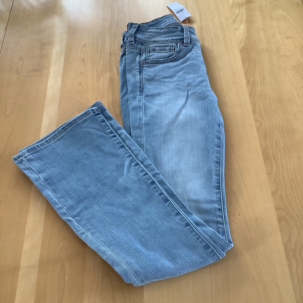 NWT- AEO Ricky Kick Boot Jeans